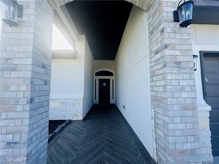 Furnished Finder property 1018909_1 photo 2