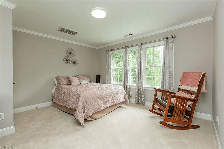 Queen Bed Room