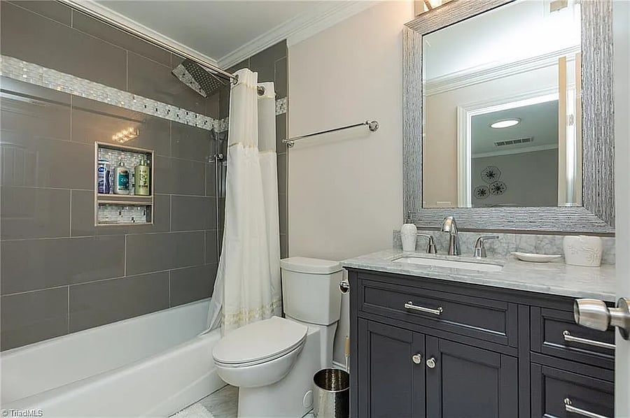 Queen Bedroom Bathroom