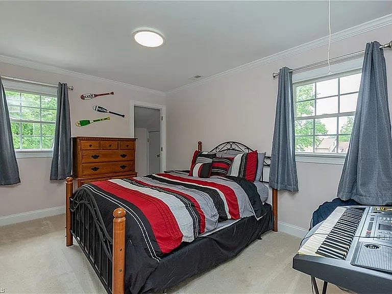 Full Bed room
