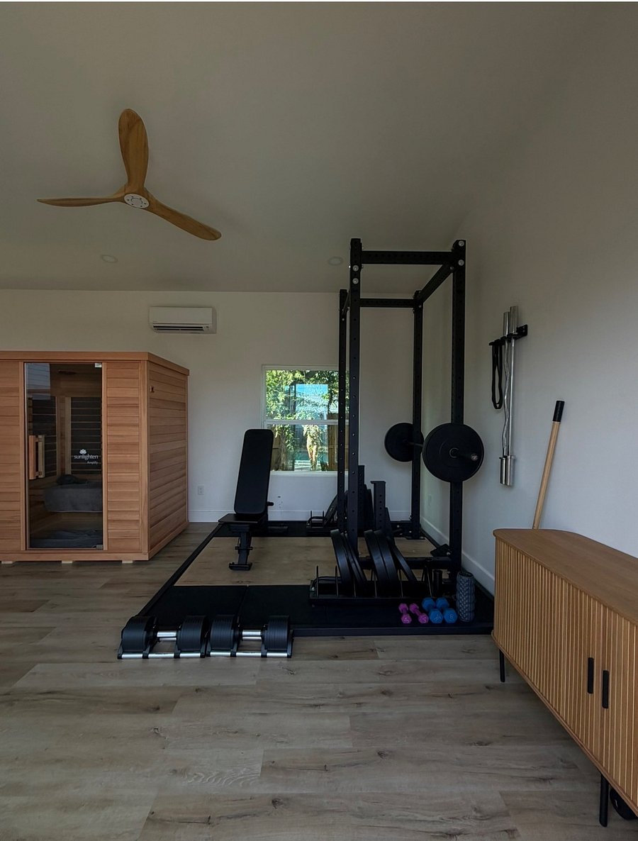 Detached office and gym space with infrared sauna 