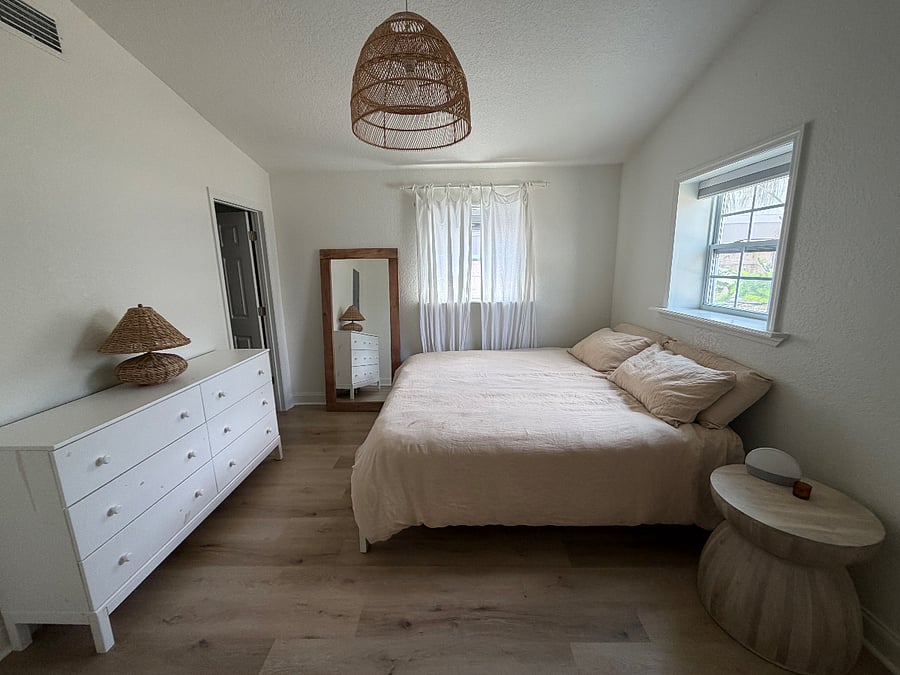 Master bedroom 