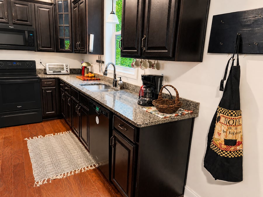 Kitchen (coffee maker, tea kettle)