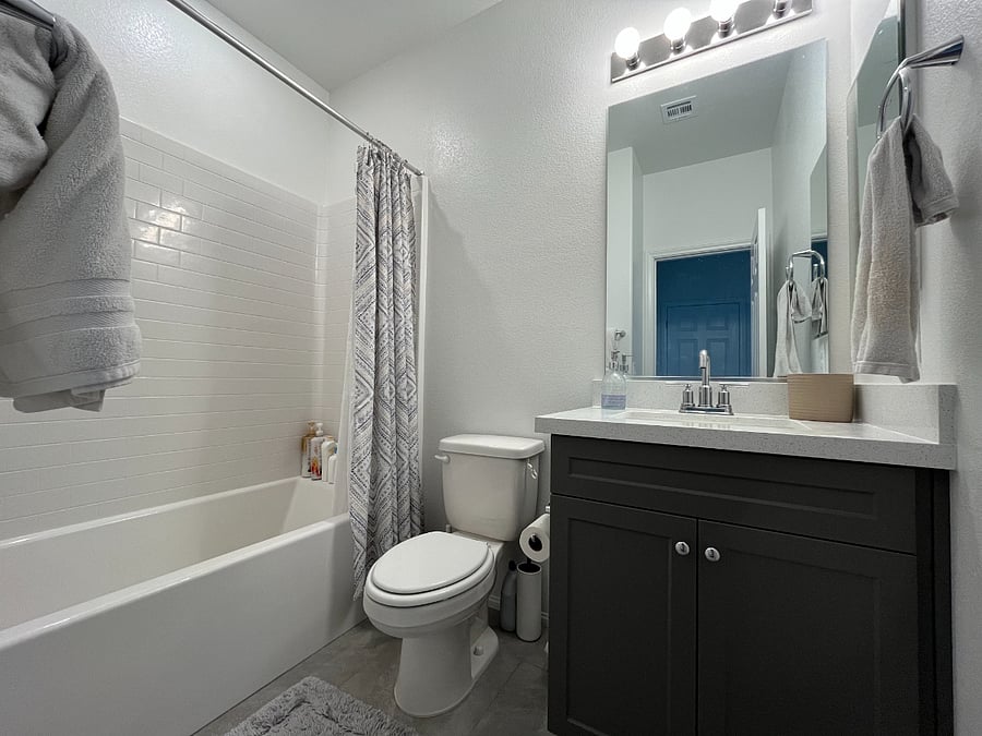 2nd bathroom (upstairs)