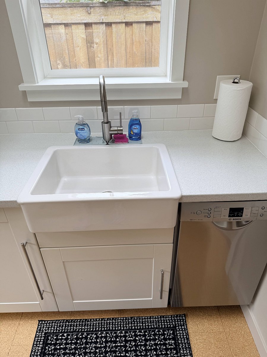 Farmhouse kitchen sink with dishwasher (yay!)