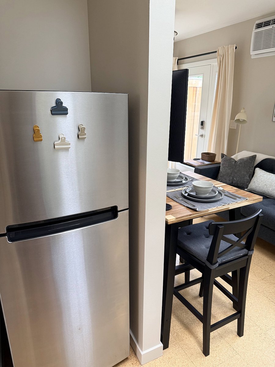 Full size fridge/freezer.