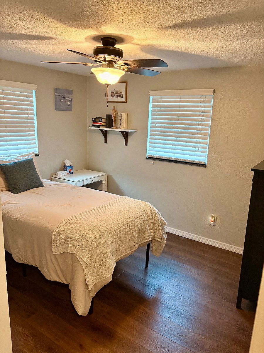 Second bedroom. Twin bed. 