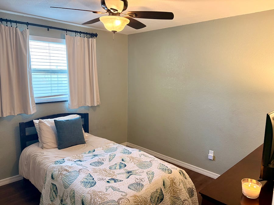 Third bedroom. Twin bed. 