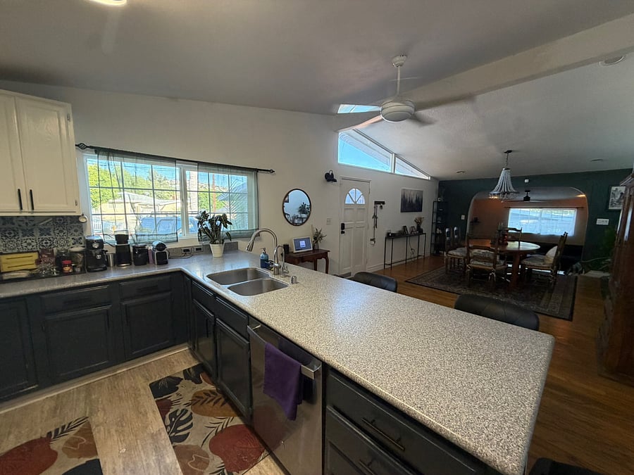 Kitchen/Dining Area
