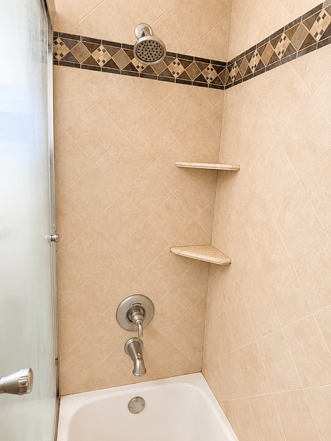 Guest Shower
