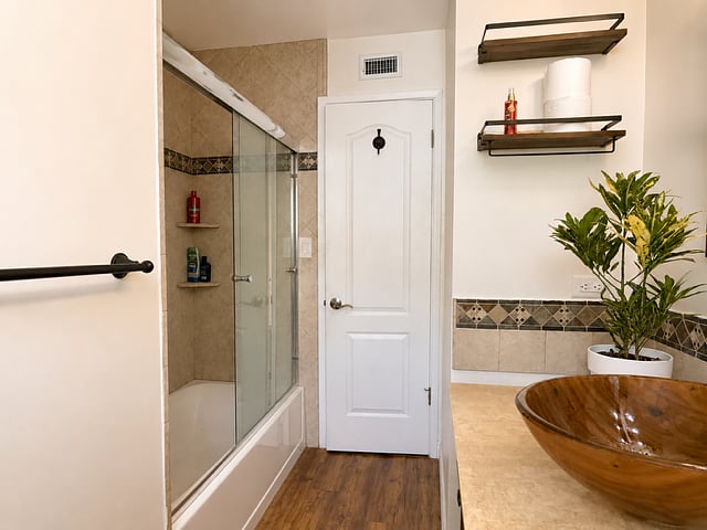 Guest Bathroom

