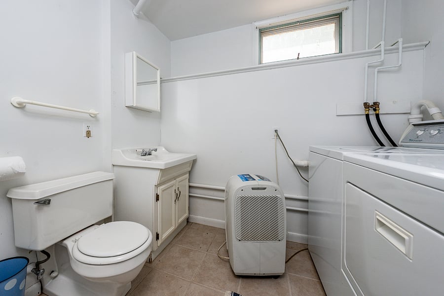Lower bath with laundry