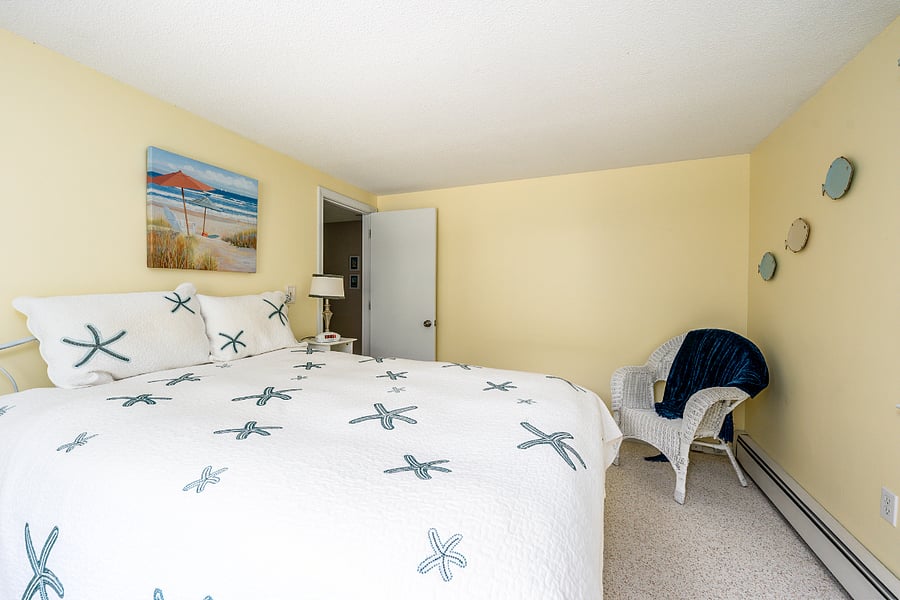 Bedroon 2 with Queen bed