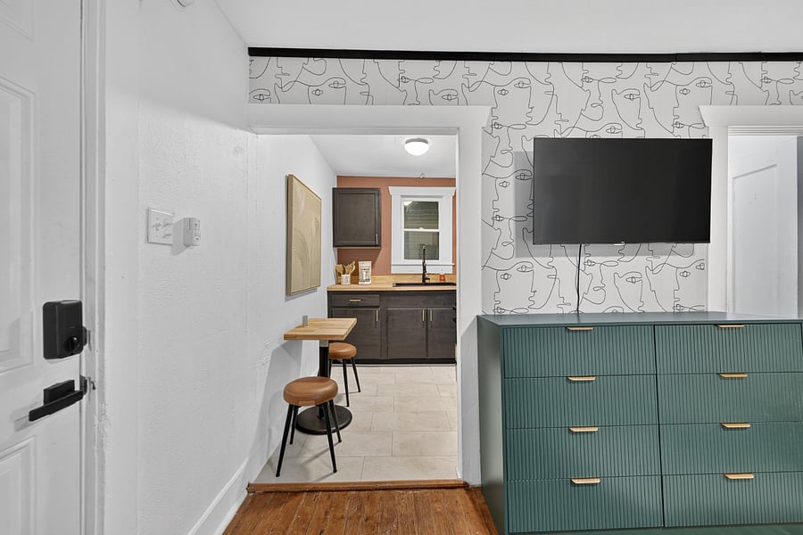 Eat-in Kitchen