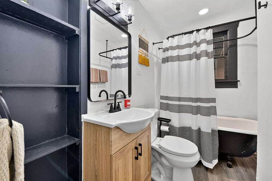 Full bathroom