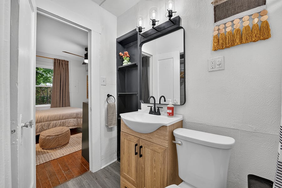 Full Bathroom with storage