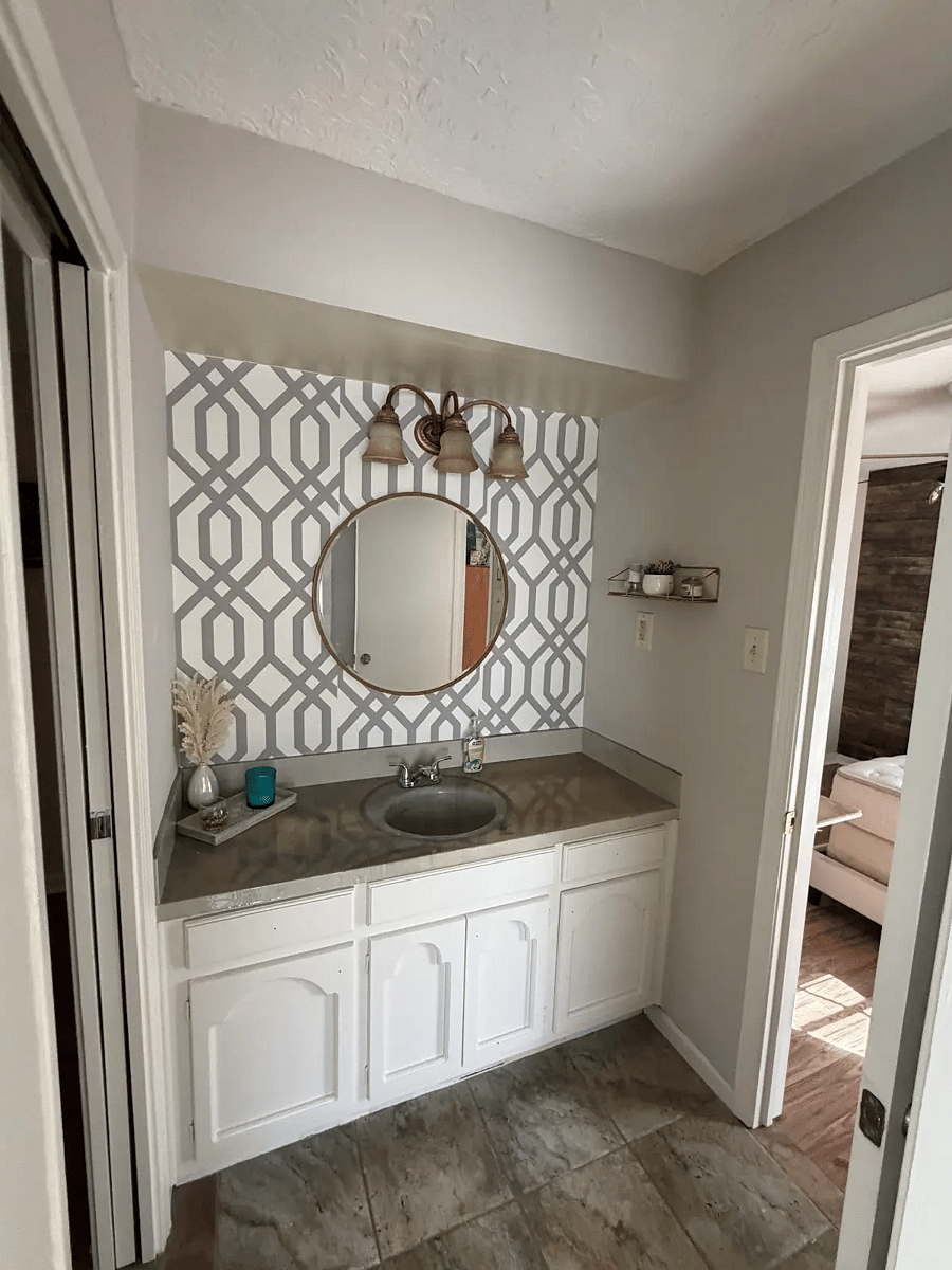 Shared Full Bathroom
