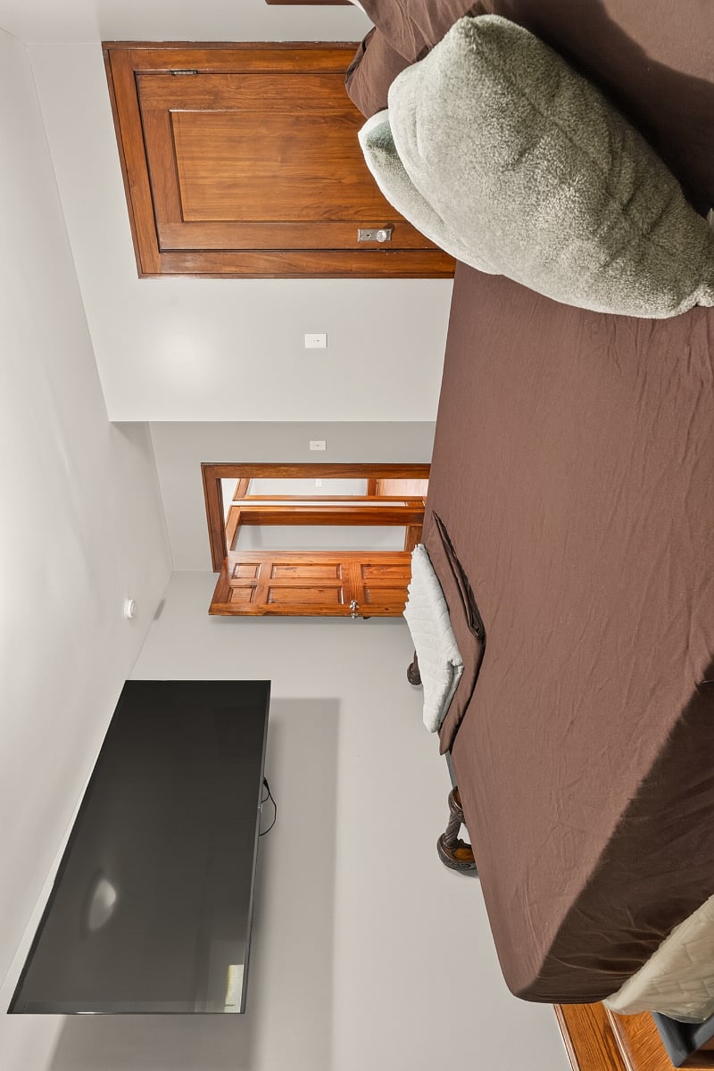 Second queen size bedroom