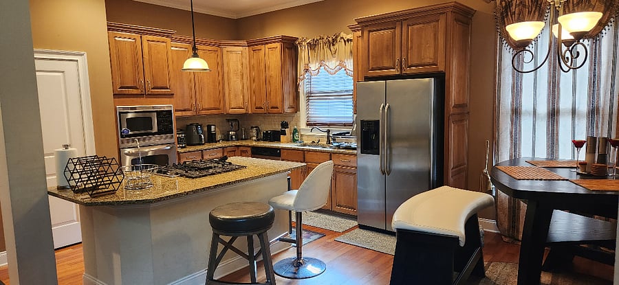 Kitchen & Eat-Dinning area