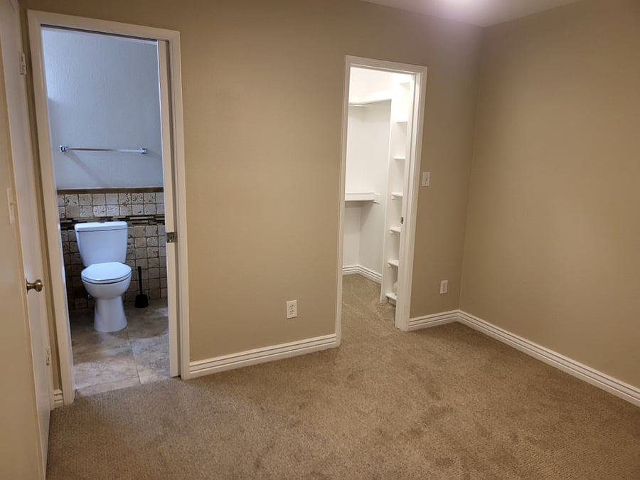 Bedroom 2 closet and direct access to bathroom