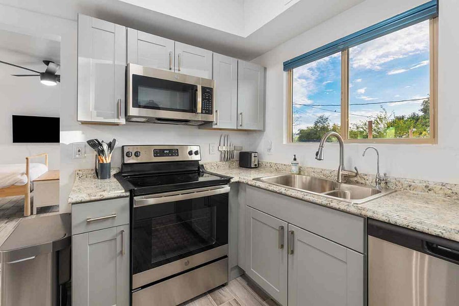 Full kitchen