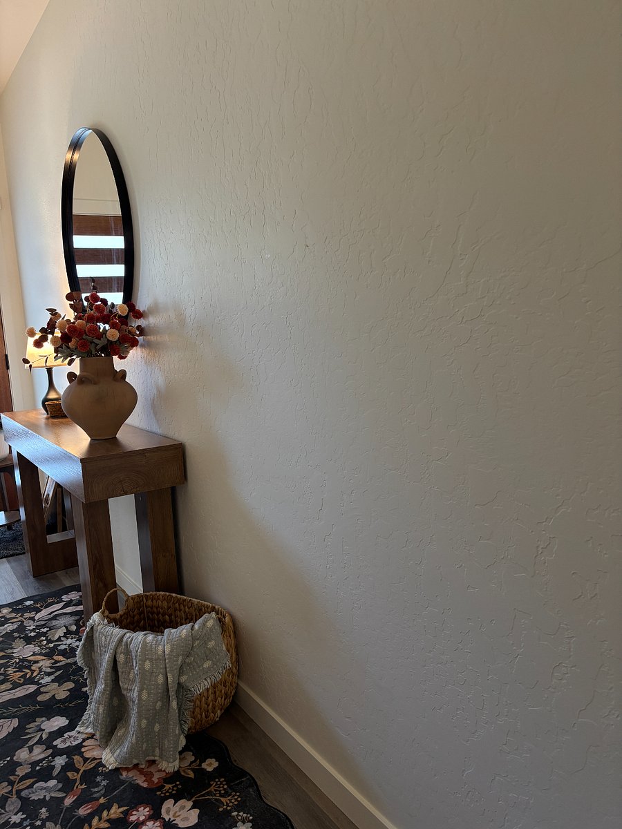 Console in entryway