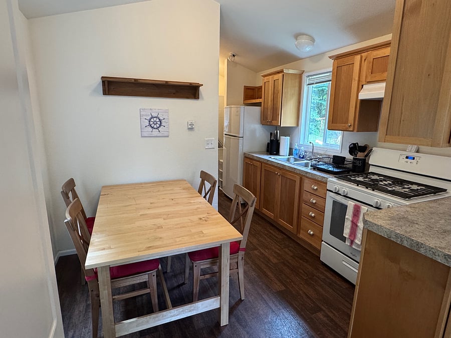 Dining table that seats 4