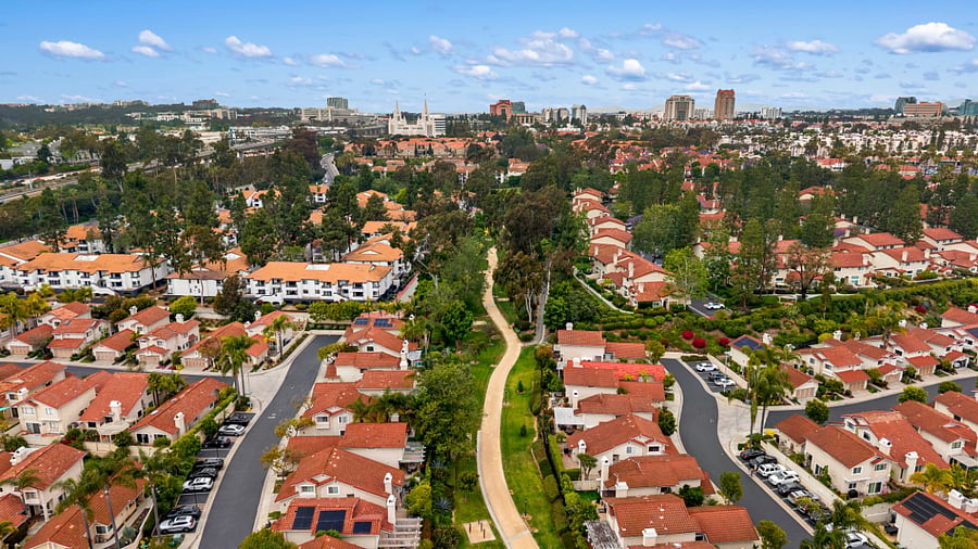 Extra private house; backyard faces green belt with private park and sits on cul de sac