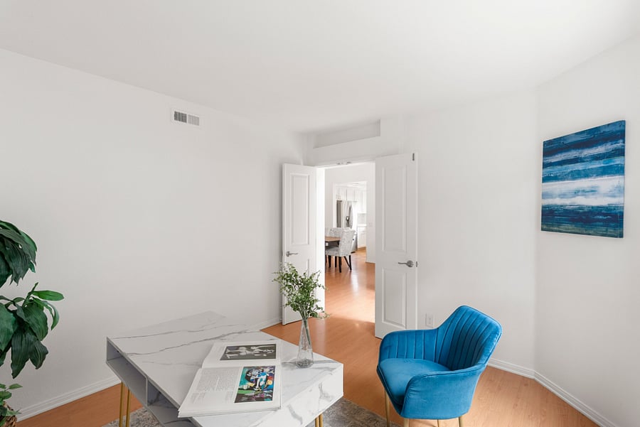 Downstairs 3rd room: Can be configured to bedroom or is shown here as office