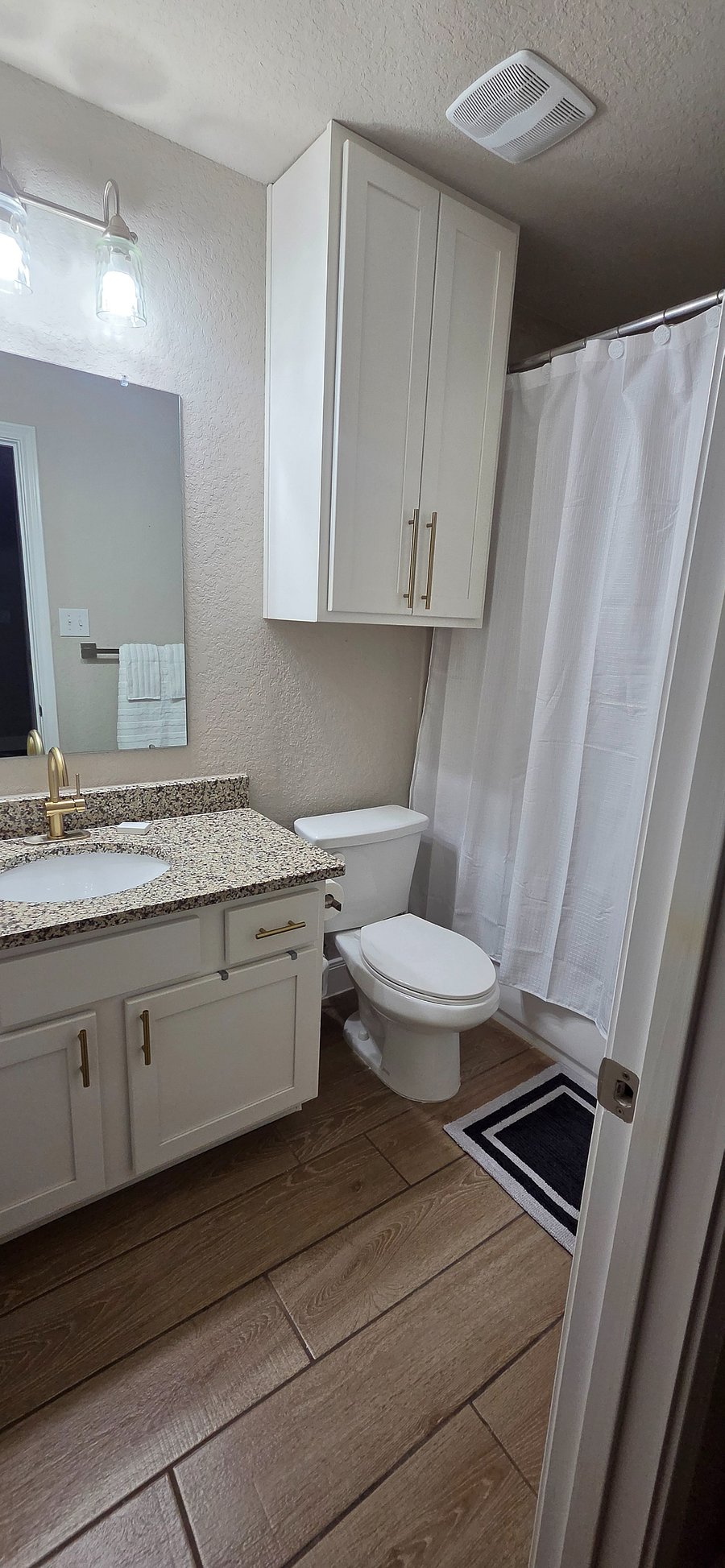 2nd Full Bathroom