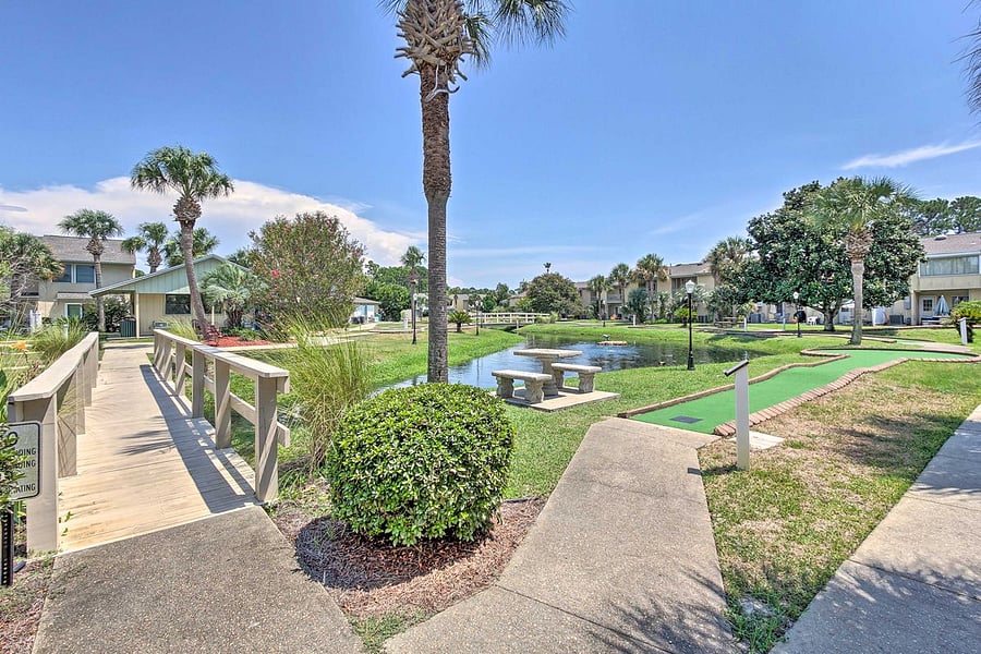 18 hole mini golf course off the back patio