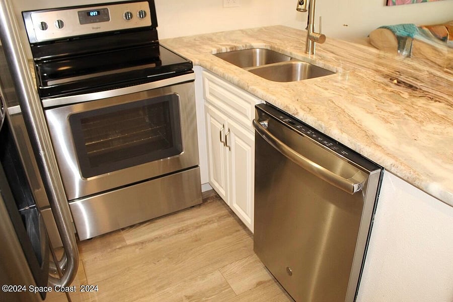 Stainless Steel Appliances, Dishwasher, Granite Countertops