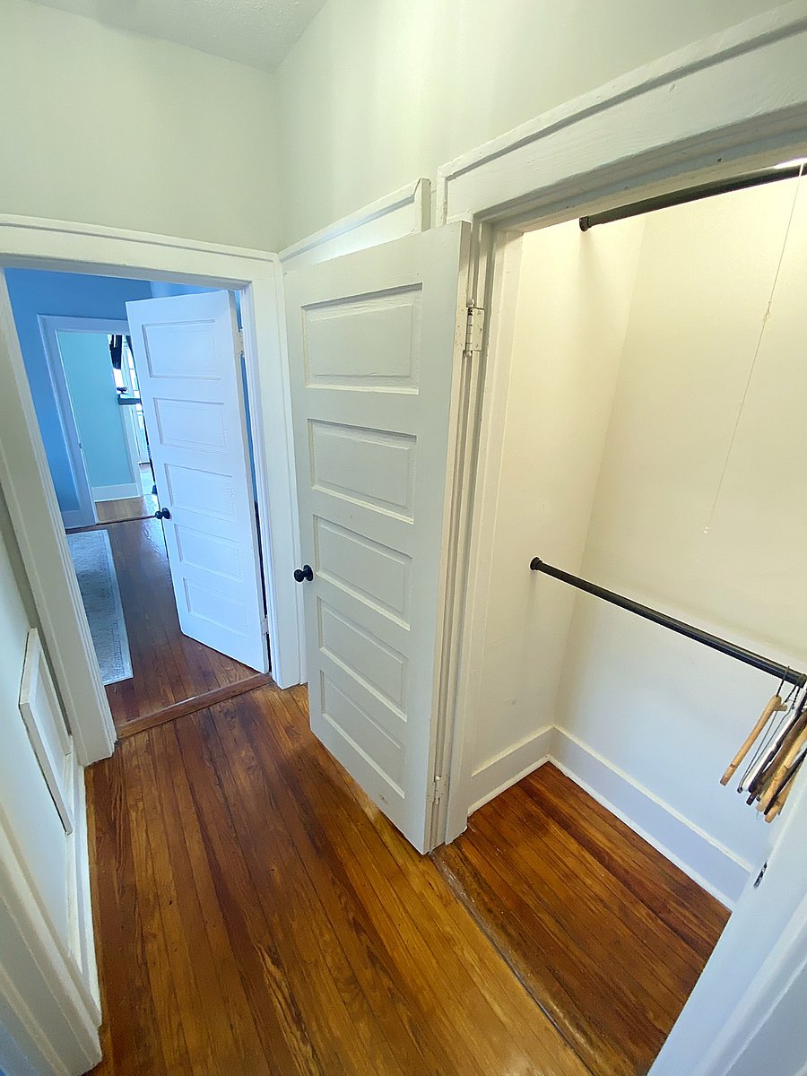 Queen Bedroom/Hall Closet