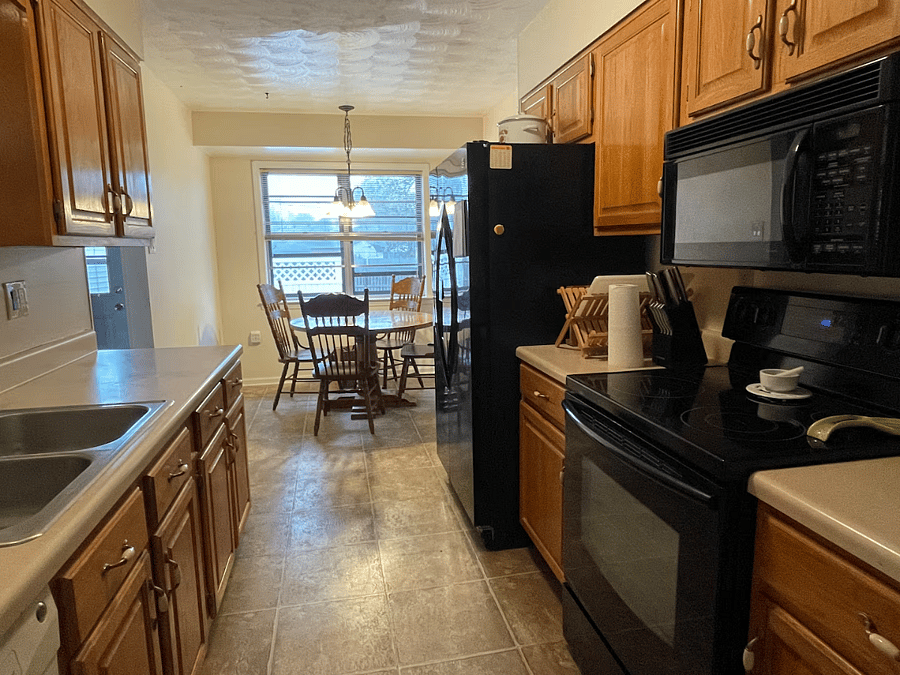Kitchen, Breakfast table
