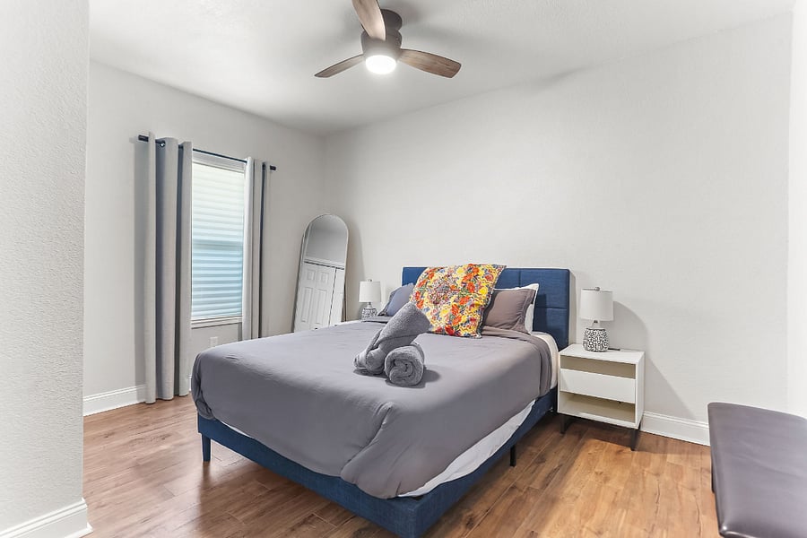 Second Bedroom - Queen Bed
