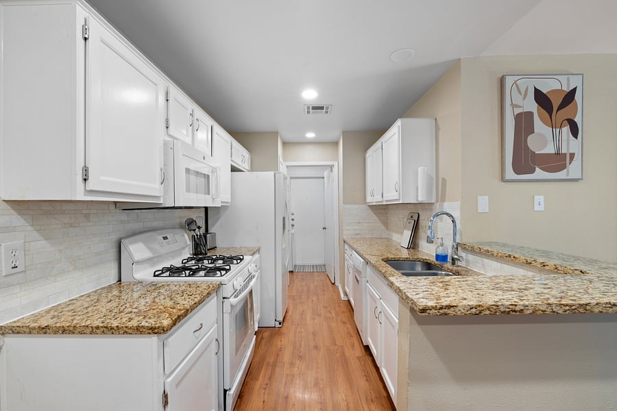 Furnished Finder property 1019930_1 photo 24
