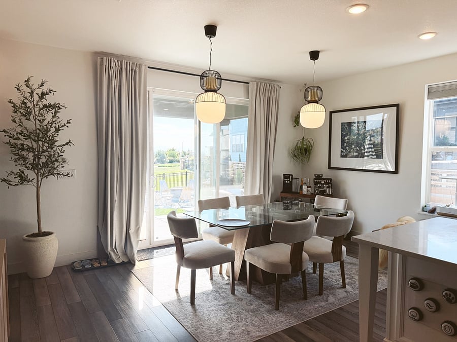 The dining room with a view of the park and mountains
