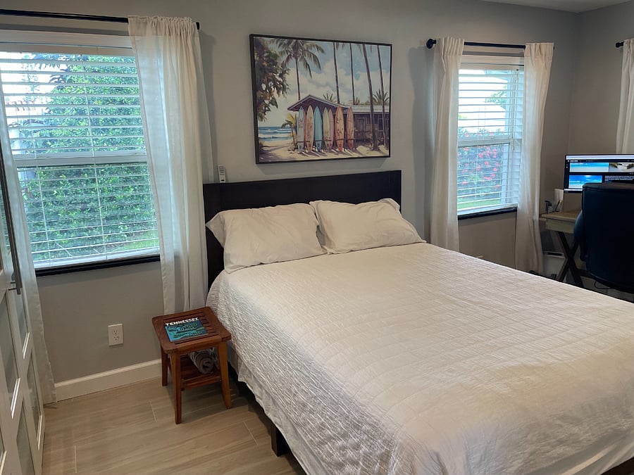 Office Bedroom - Queen Bed