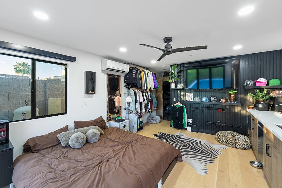 Casita with private bathroom, kitchenette and W/D.