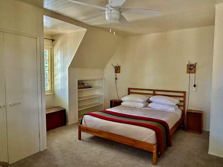 Bedroom / King Bed