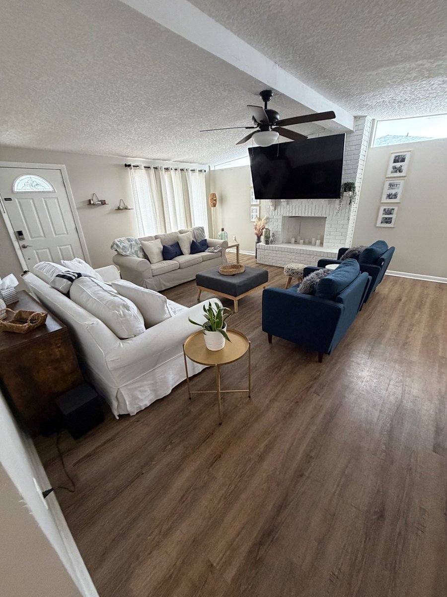 Family room - 85" Smart TV