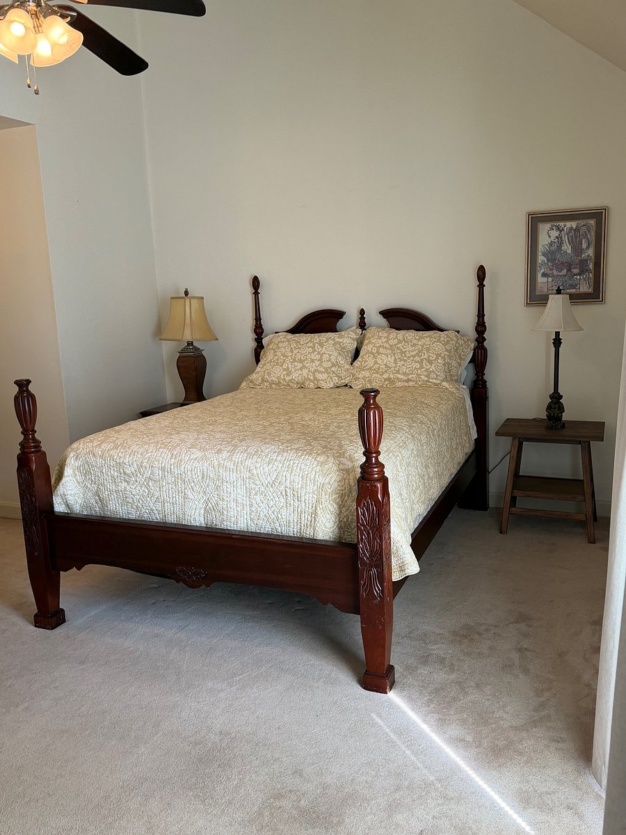 Large Upstairs bedroom with full bath and 3 closets!