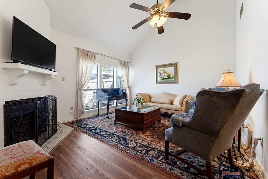Beautifully decorated with fireplace and new 48 inch smart tv. Vaulted ceiling.