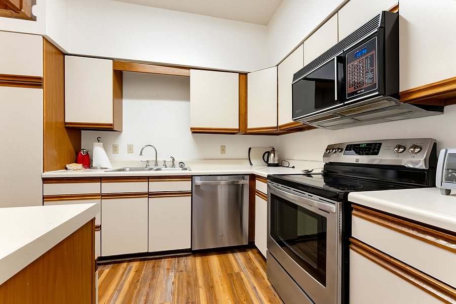 Utility room to the right