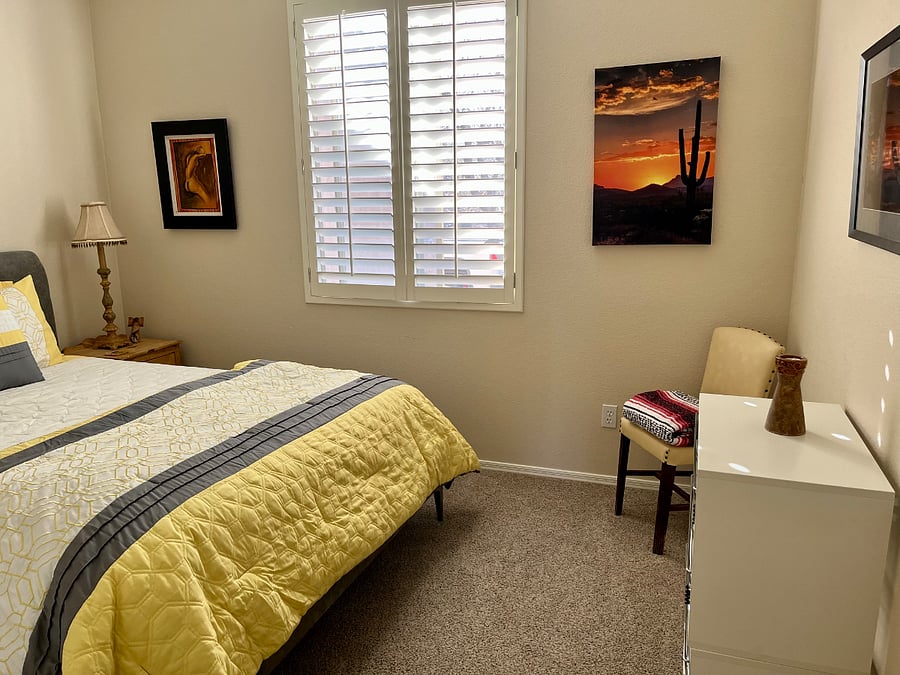 Guest bedroom.