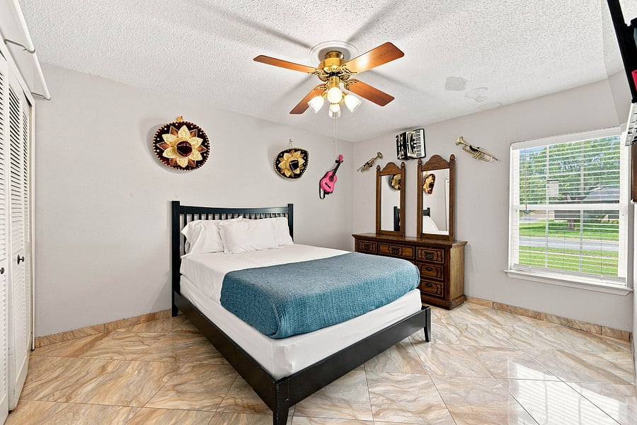 Bedroom Queen Bed