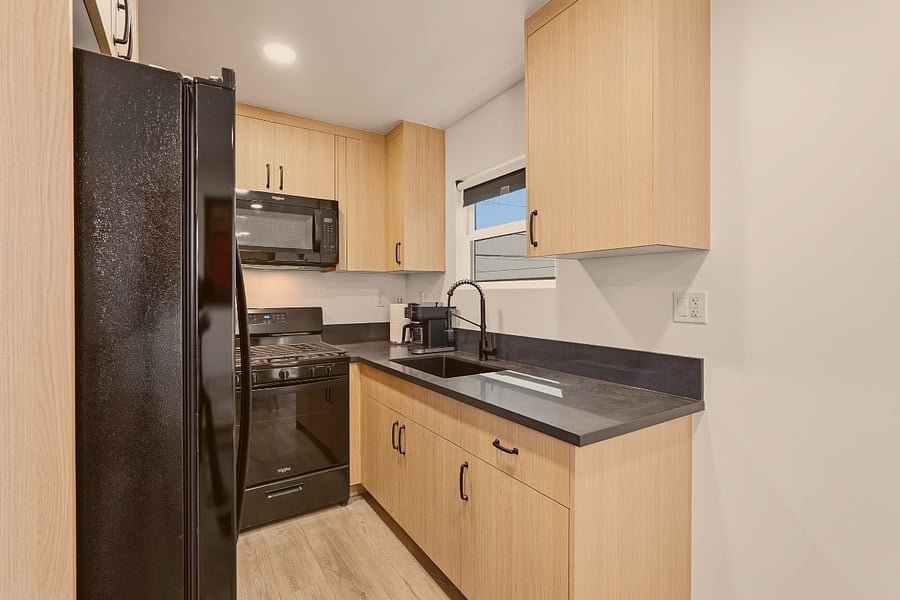 Full kitchen