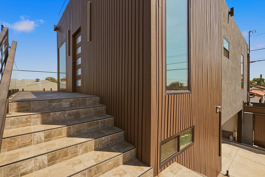 Stairs to front door 