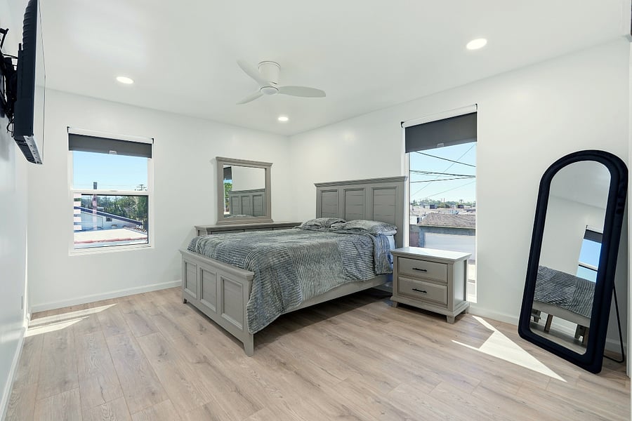 2nd bedroom queen bed