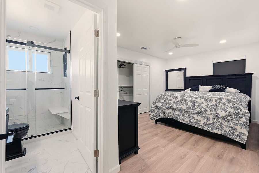 Master bedroom with en-suite bath and California King Bed